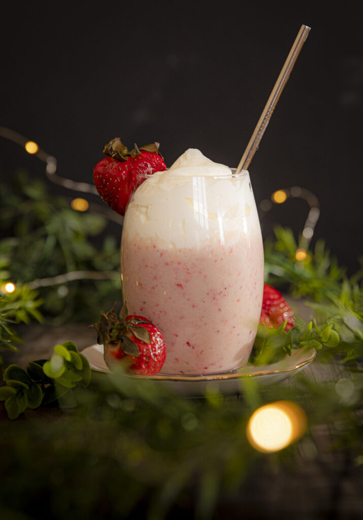 Strawberry Kiwi smoothy with a festive vibe